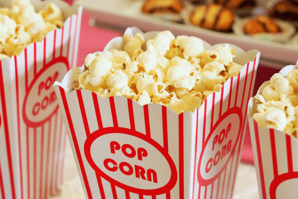 O cinema oferece alguns dos exemplos divertidos e práticos de gente que transforma experiência de vida em um novo negócio, reposiciona o digital como território de oportunidade e transforma a maturidade em potência real no século 21.